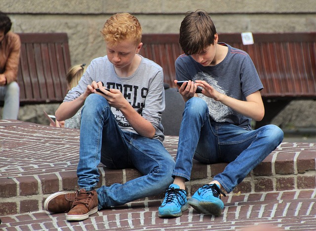 Unesco warnt vor Smartphones im Klassenzimmer – Digitale Kursänderung an Kindergärten und Schulen in Europa